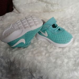 Nike Tanjun Hyper Turquoise